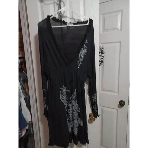 Womens black dress with design - Picture 2 of 5